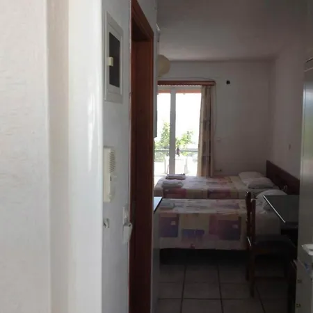 Ξενοδοχείο με διαμερίσματα Gikas Triple Sea View B7 3*