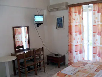 Ξενοδοχείο με διαμερίσματα Gikas Triple Sea View B7 3*